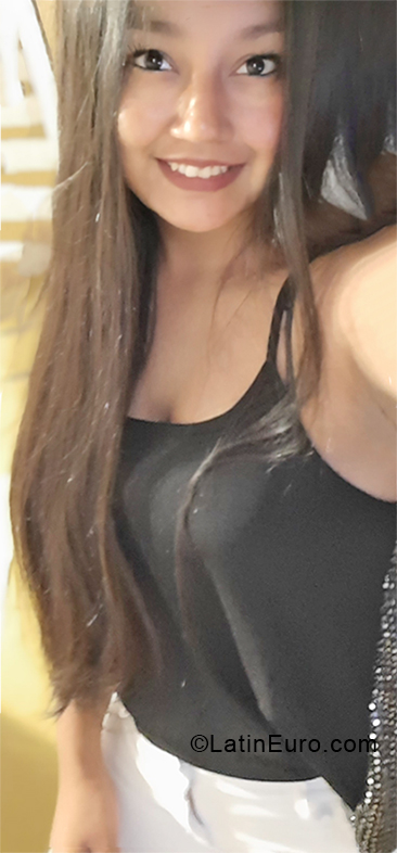 Date this charming Argentina girl Gissel from Mendoza AR389