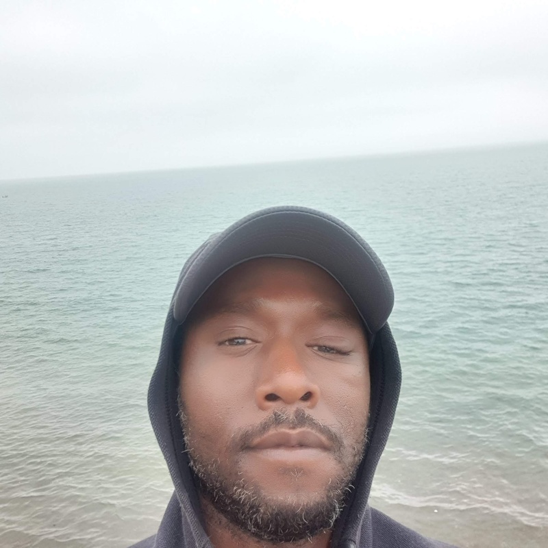 Date this tall United Kingdom man RobinH from London GB1018