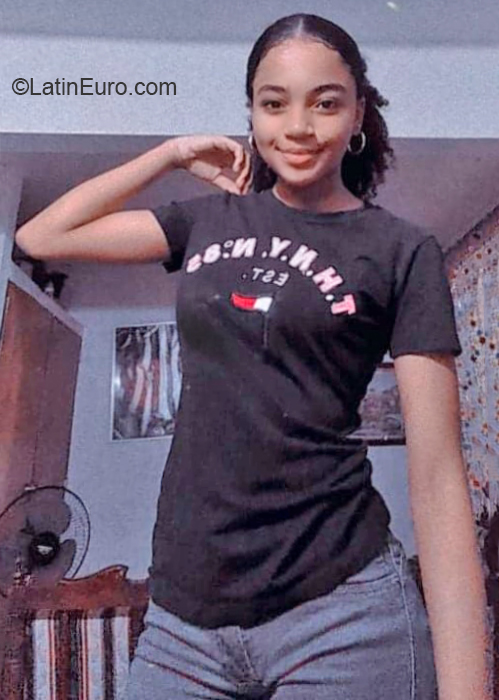 Date this voluptuous Colombia girl Juliana from Jamundi CO27221