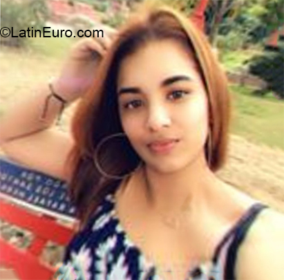 Date this sultry Dominican Republic girl Aris from Santiago DO38021