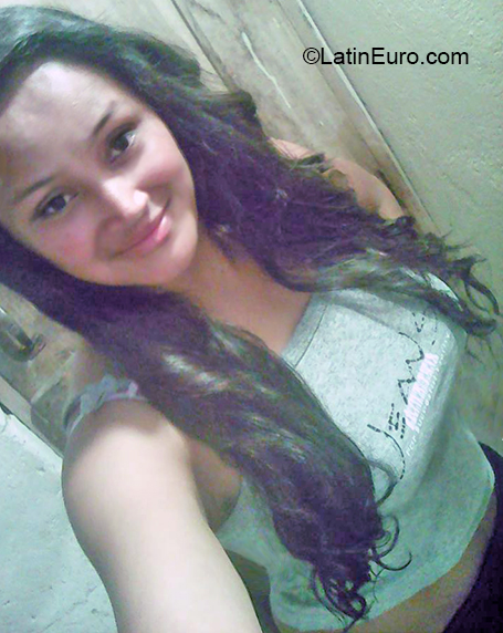Date this charming Ecuador girl Yesenia from Quito EC480