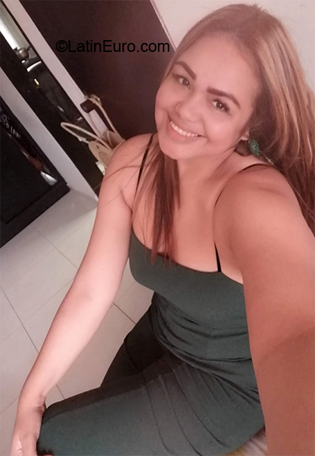 Date this sensual Colombia girl Claudia from Barranquilla CO27287