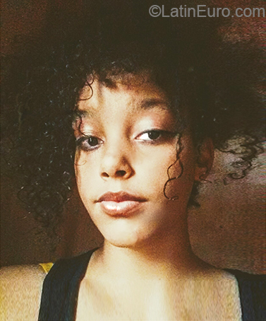 Date this good-looking Brazil girl Karen from Avare BR11119