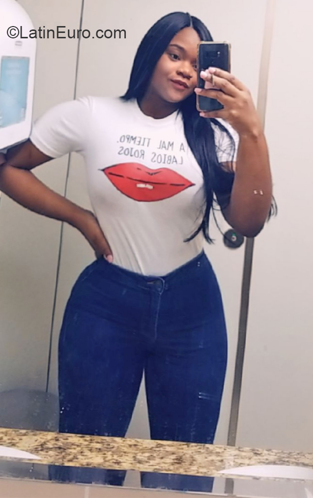 Date this passionate Dominican Republic girl Patricia from Santo Domingo DO38067