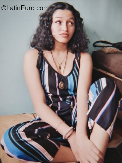 Date this pretty Colombia girl Luisa from Bogota CO27292