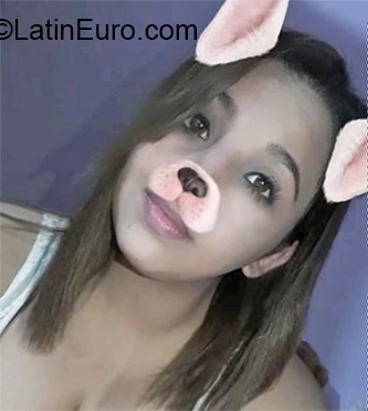 Date this voluptuous Argentina girl Gimena from San Francisco AR401