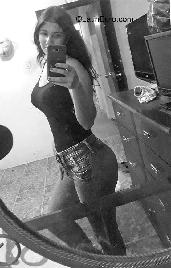 Date this happy Venezuela girl Mary from Trujillo VE3185
