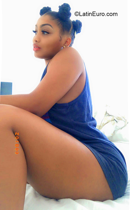 Date this hot Dominican Republic girl Raysa from Santo Domingo DO38104