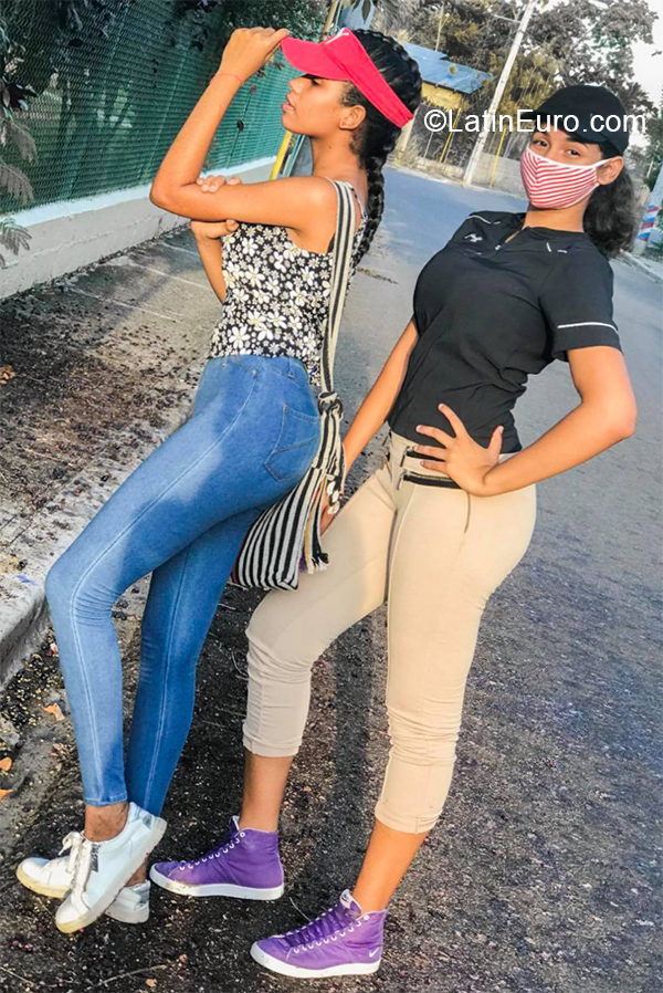 Date this happy Dominican Republic girl Lisbet from Santiago DO38118