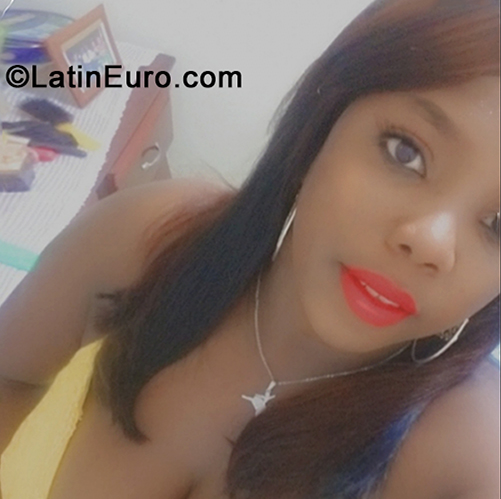 Date this delightful Dominican Republic girl Estefany from Santo Domingo DO38141