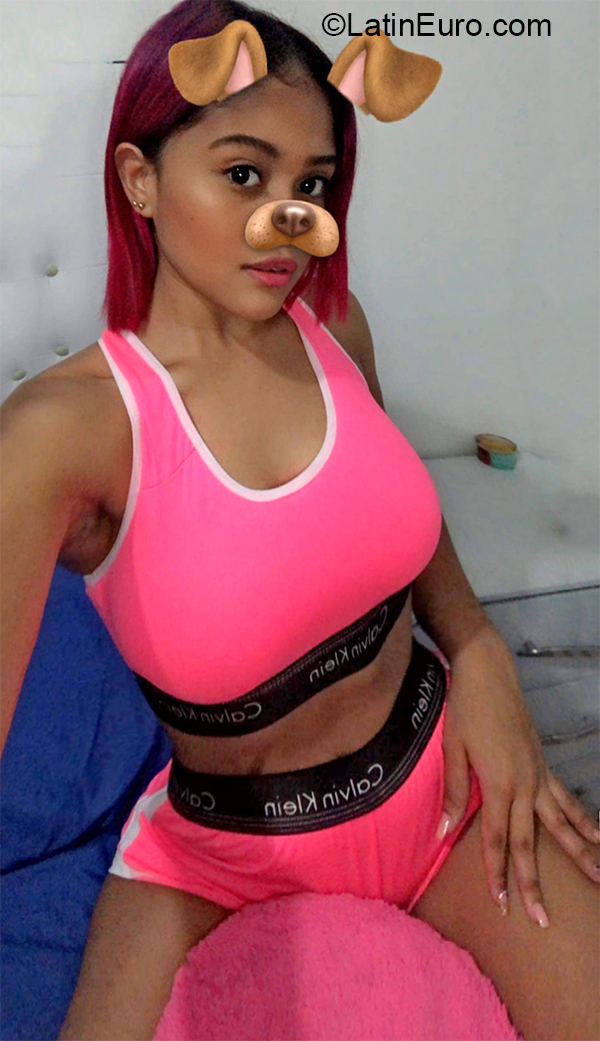 Date this athletic Colombia girl Tatiana from Medellin CO27359