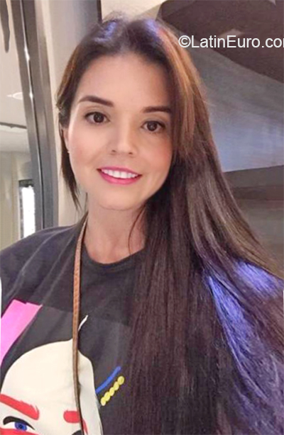 Date this nice looking Colombia girl Eri from Pereira CO27364