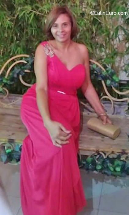 Date this foxy Dominican Republic girl Antonia from Santiago DO38466