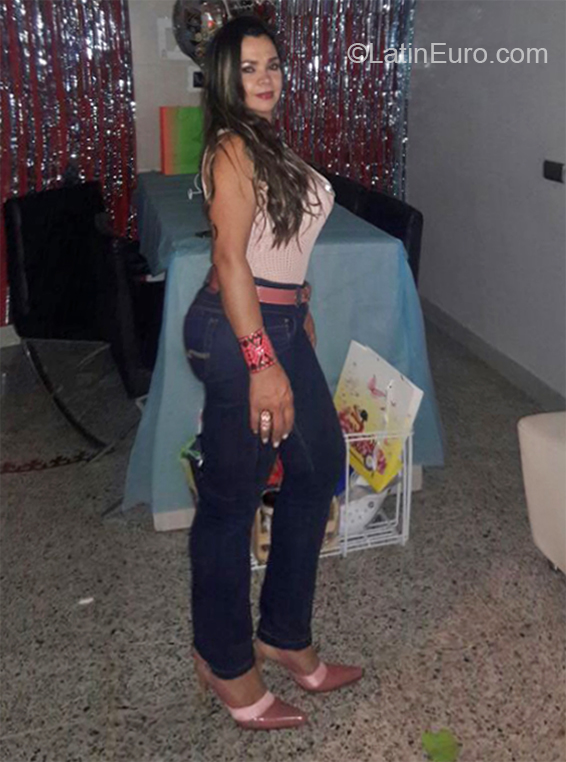 Date this fun Colombia girl Luz from Medellin CO27548