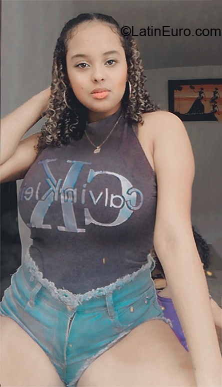 Date this beautiful Colombia girl Sofia from Medellin CO27600