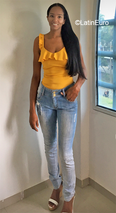 Date this voluptuous Colombia girl Marania from Cali CO27609