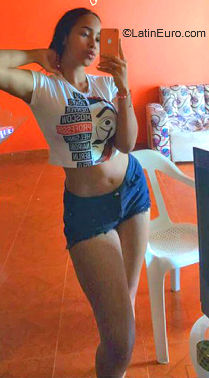 Date this beautiful Colombia girl Nayeli from Buenaventura CO27626
