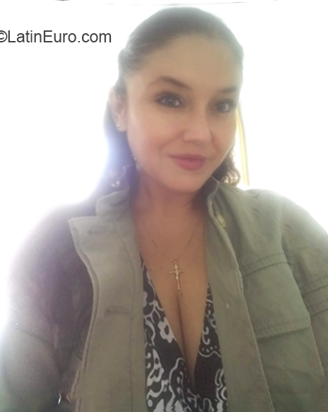 Date this charming Colombia girl Sharadri from Medellin CO27673