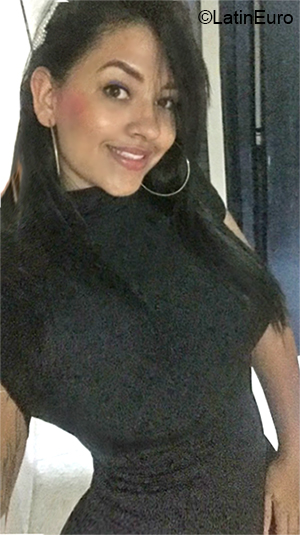 Date this attractive Colombia girl Stephany from Cali CO27689