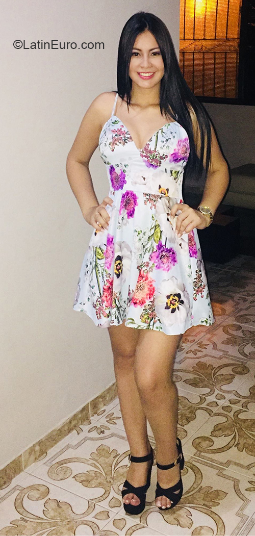 Date this stunning Colombia girl Daniela from Bogota CO27695