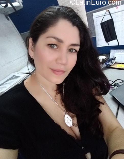 Date this sultry Colombia girl Fey from Medellin CO27707