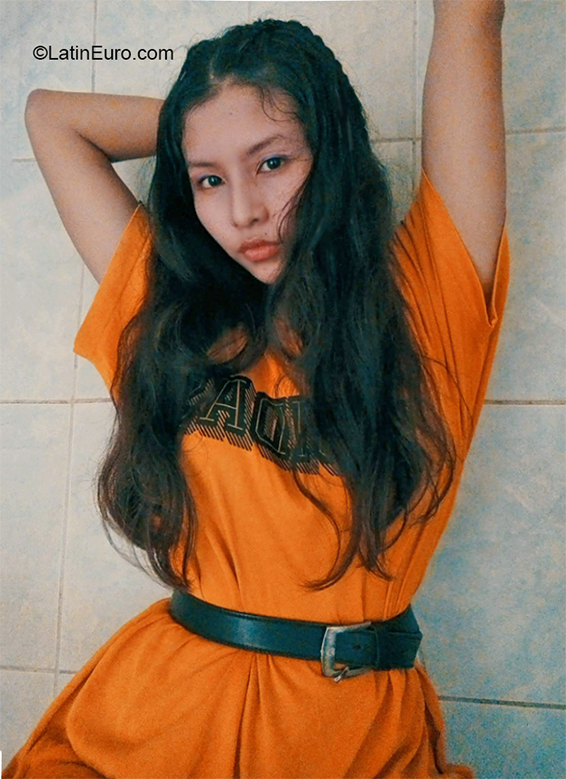 Date this stunning Peru girl Nataly from Lima PE1590