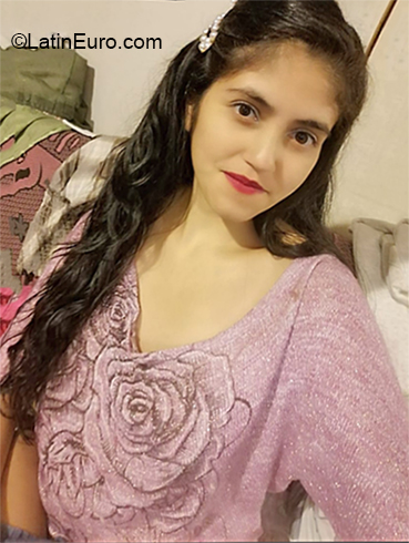 Date this stunning Peru girl Evy from Celendin PE1597