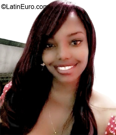 Date this foxy Colombia girl Luz Mar from Cali CO27845