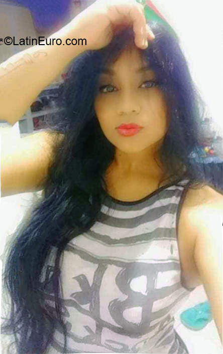 Date this pretty Colombia girl Yuleinis from Cali CO27875