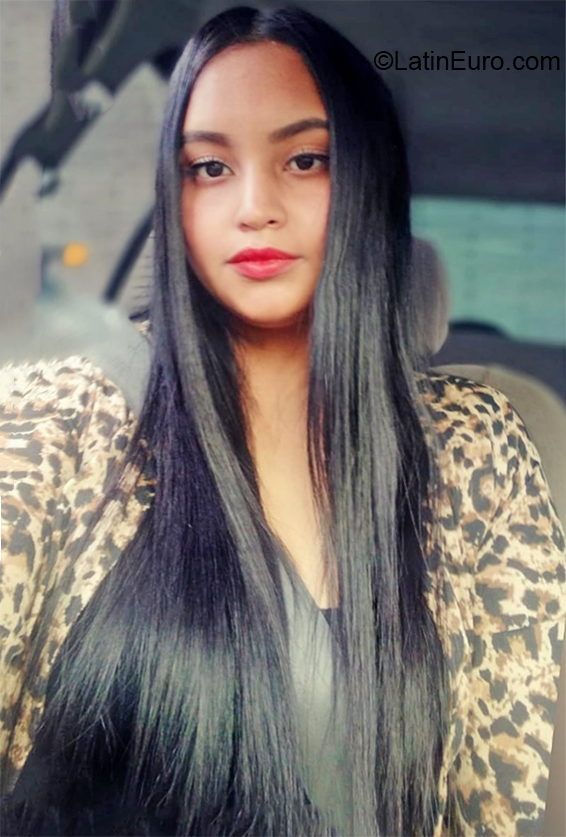Date this athletic Colombia girl Ana from Medellin CO27891