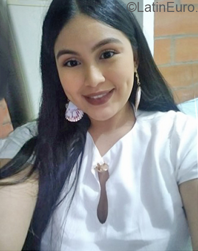 Date this funny Colombia girl Genesis from Medellin CO27892