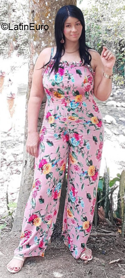 Date this pretty Dominican Republic girl MARITZA from Santo Domingo DO38425