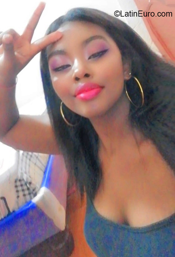 Date this sensual Colombia girl Angela from Ibaque CO27956