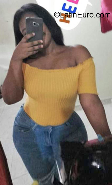 Date this pretty Colombia girl Monica from Buenaventura CO27960