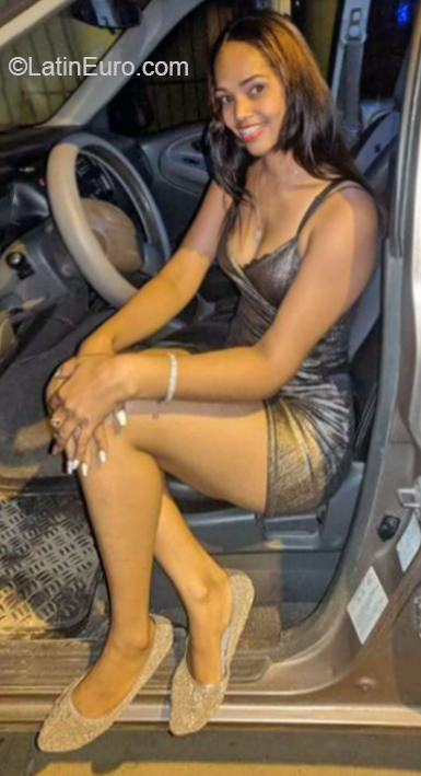 Date this good-looking Dominican Republic girl Isaury from Santiago DO38445