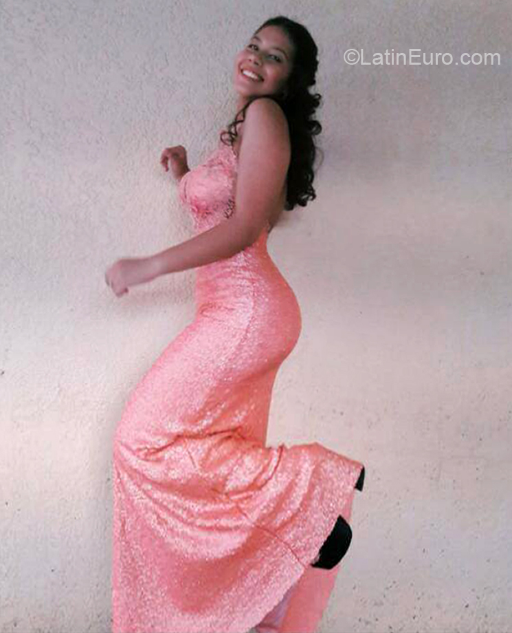 Date this gorgeous Argentina girl Angeles from San juan AR465