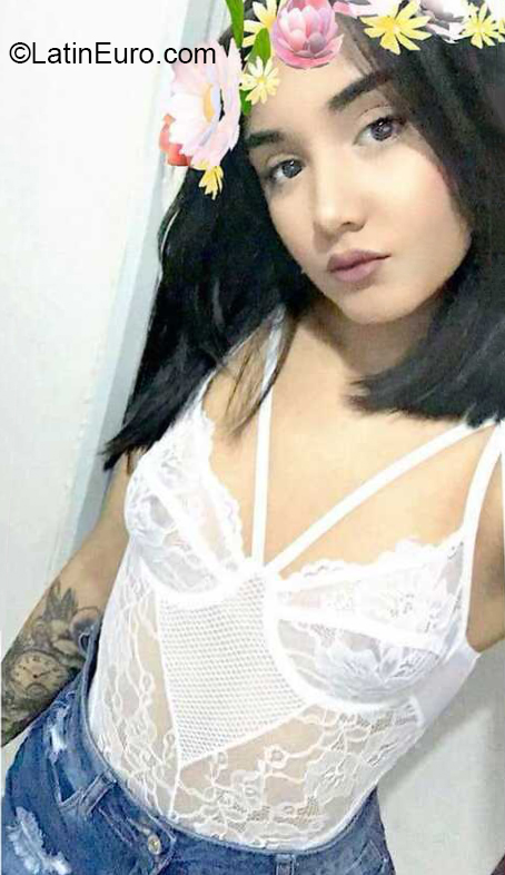 Date this nice looking Dominican Republic girl Nicole perez from Los Alzarrizos DO38456