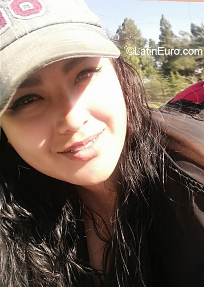 Date this happy Colombia girl Carolina from Bogota CO28028