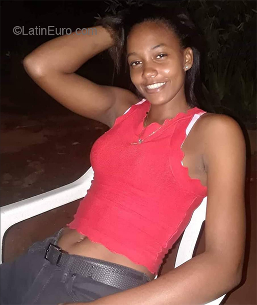 Date this fun Dominican Republic girl Yelandy from Santo Domingo DO38470