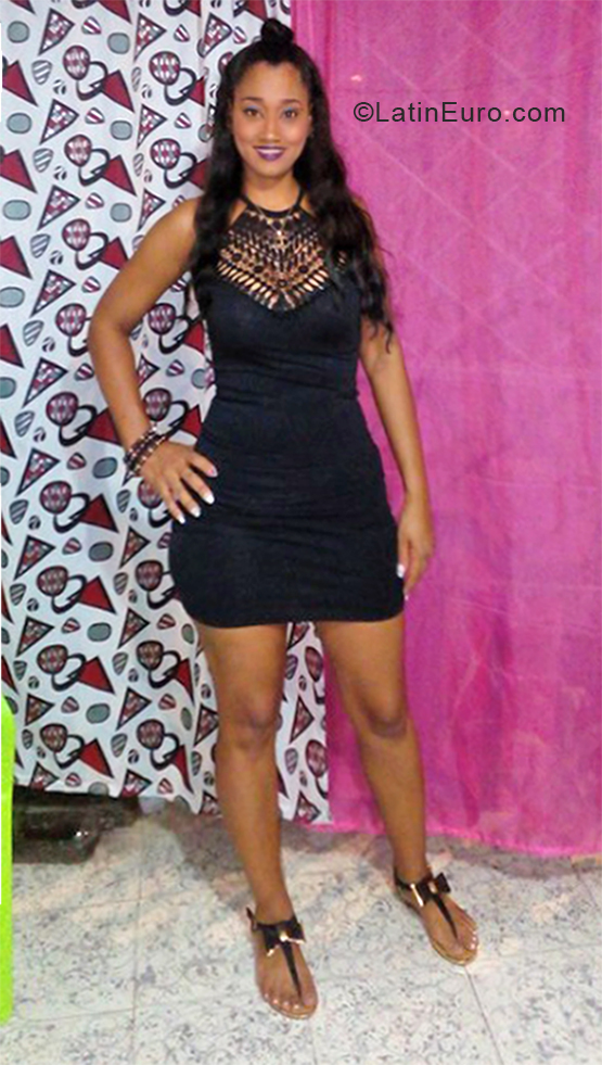 Date this hard body Colombia girl Lady yohanna from Cali CO28084