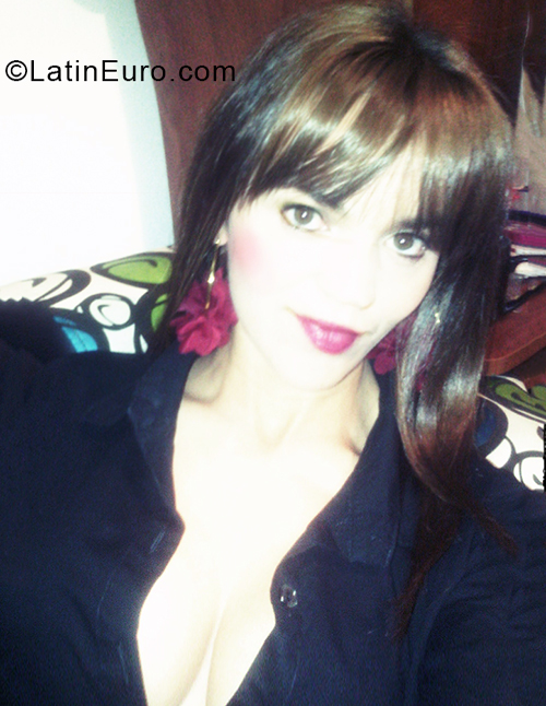 Date this good-looking Colombia girl Mariana from Chiquinquira CO28089