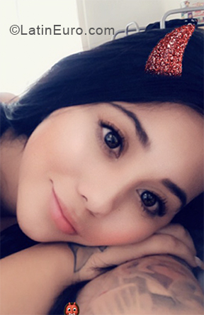 Date this nice looking Colombia girl Maria from Medellin CO28101