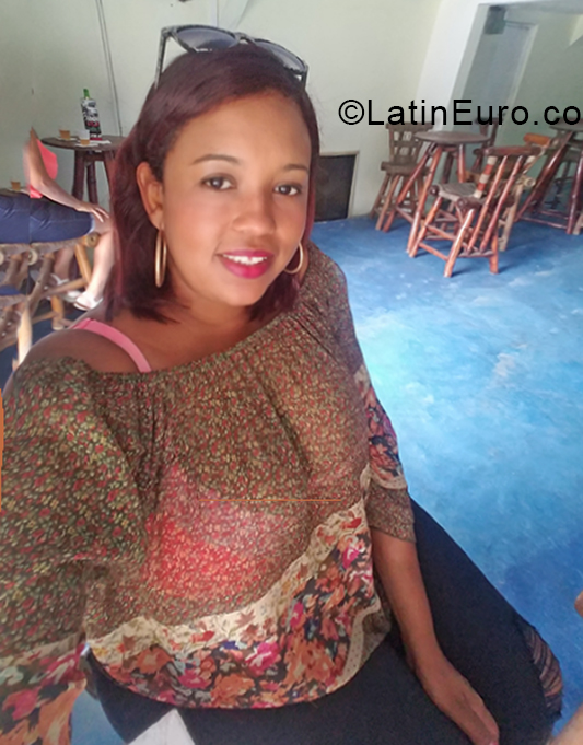 Date this foxy Dominican Republic girl Gabriela from Santo Domingo DO38520