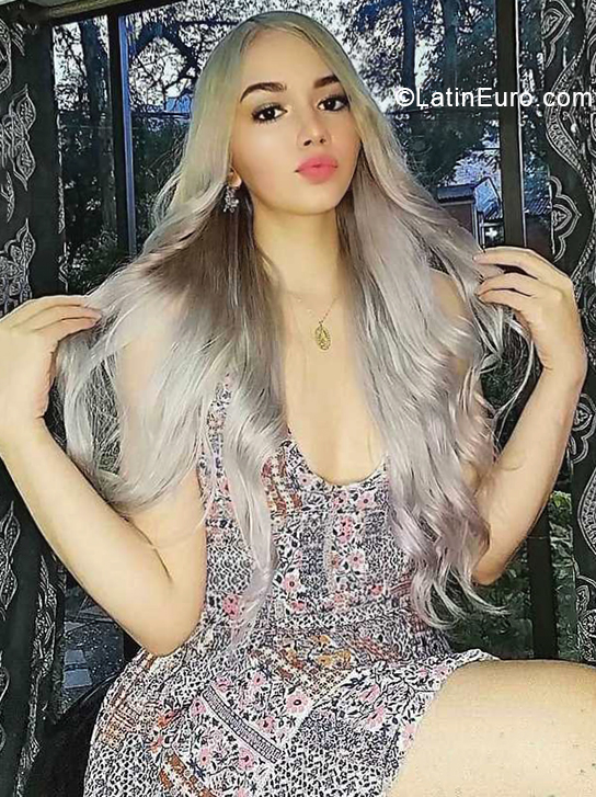 Date this funny Colombia girl Daniela from Medellin CO28147