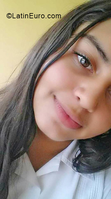 Date this attractive Honduras girl Keyla from Tegucigalpa HN2824