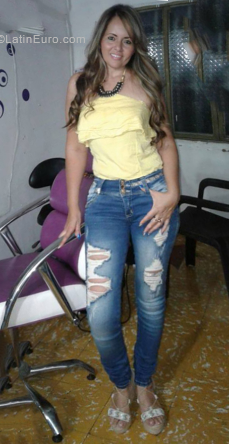 Date this athletic Colombia girl Martha from Cali CO28178