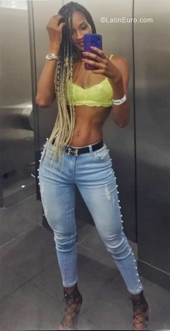 Date this sultry Colombia girl Vane from Bogota CO28182