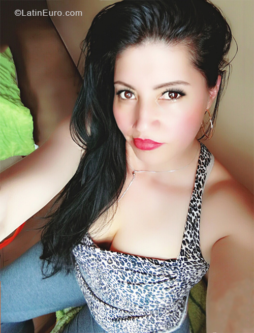 Date this sultry Colombia girl Lucy from Bogota CO28193