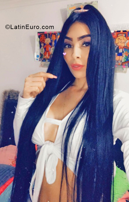Date this athletic Colombia girl Saritha from Medellin CO28230
