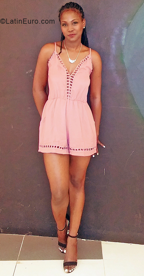 Date this beautiful Dominican Republic girl Claudia from La Romana DO38560